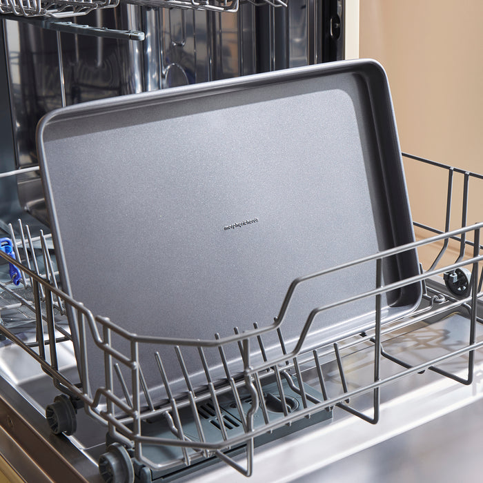 Oven tray in the dishwasher