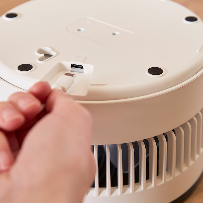 Plussing the lead into the Air Flex 6” Portable Oscillating Rechargeable USB Fan
