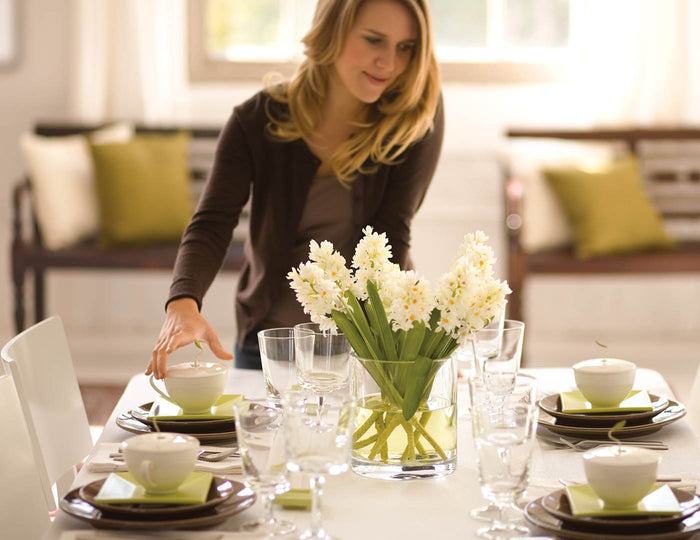 MAIN PDP | Setting the dining table with Café Cups, glasses, flowers