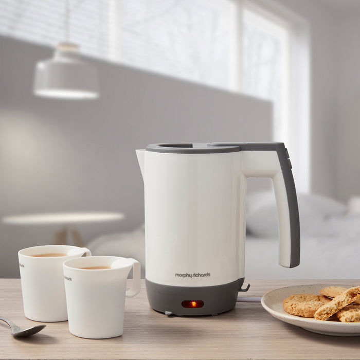 travel kettle in hotel scene