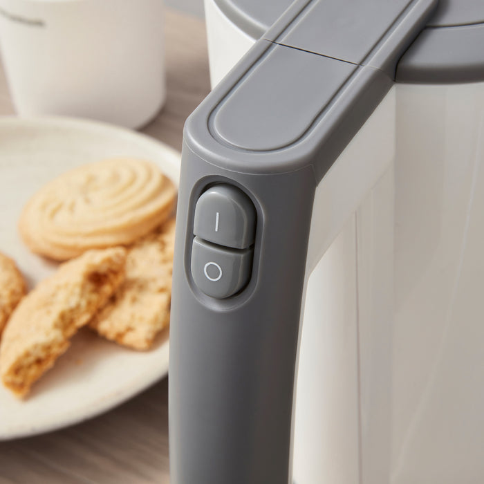 on/off button on travel kettle
