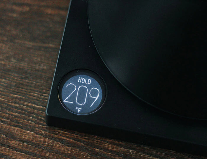 Digital temperature readout on kettle base