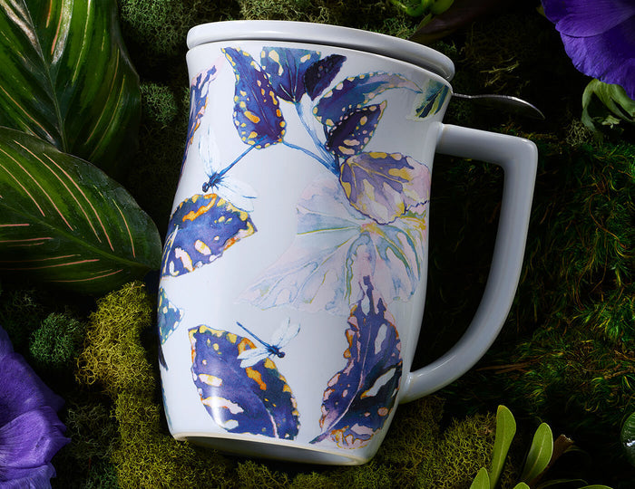 MAIN PDP | Demoiselle Fiore Steeping Cup, closed, with lid on, laying amongst moss and plants