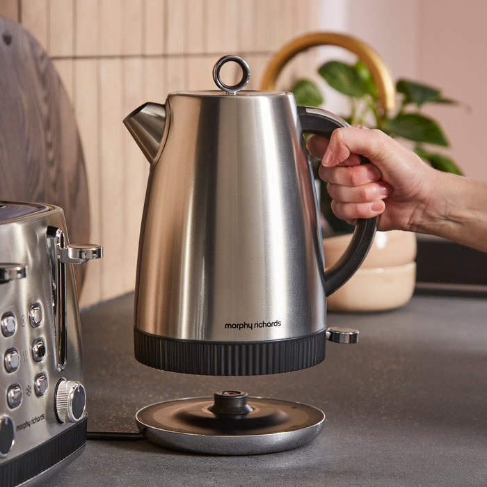 360° rotational base to a jug kettle