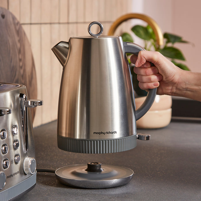 360° rotational base to a jug kettle