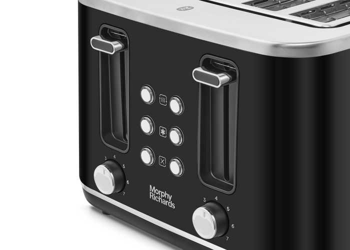 controls on a 4 slice black toaster