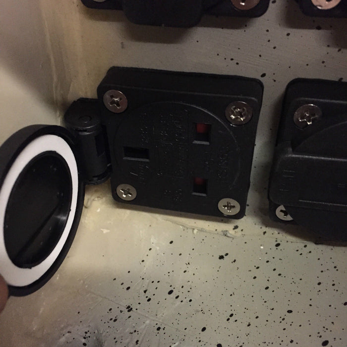 Outdoor Pond / Garden Electric Extension Box Socket Rock Effect 4 x Sockets