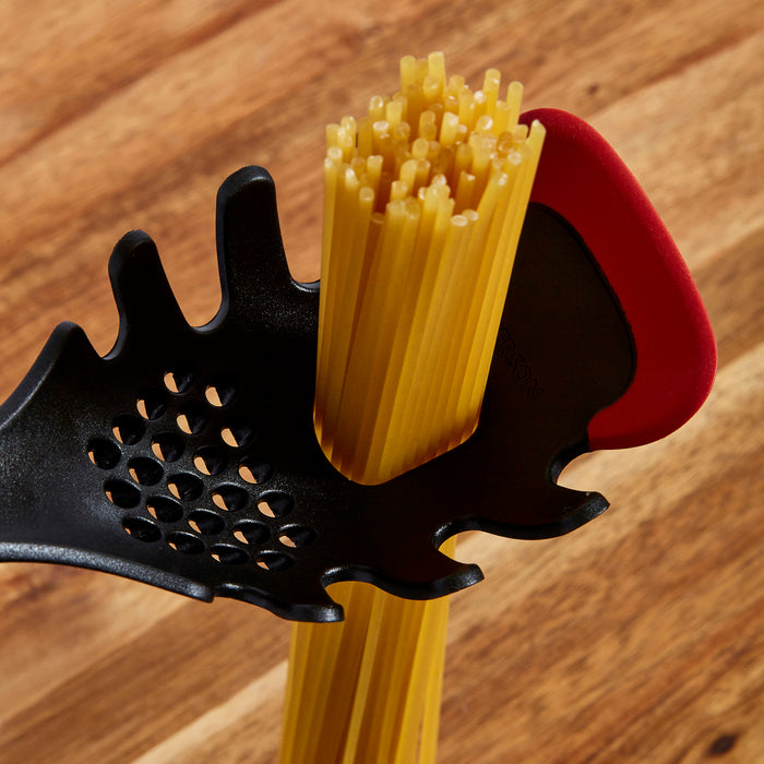 Spaghetti serving through the Pasta Server