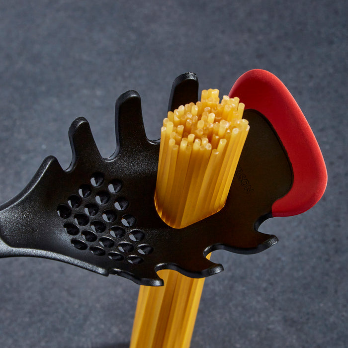 Spaghetti serving through the Pasta Server
