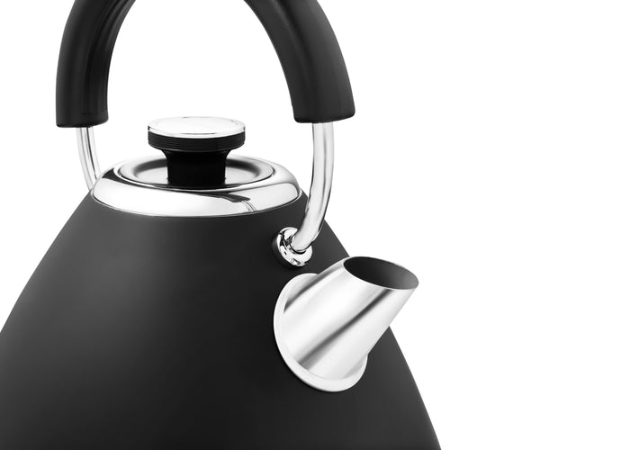 perfect pour spout on black kettle